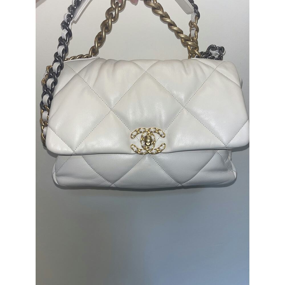 Chanel Medium White Lambskin 19 Flap Bag - Picture 5 of 5
